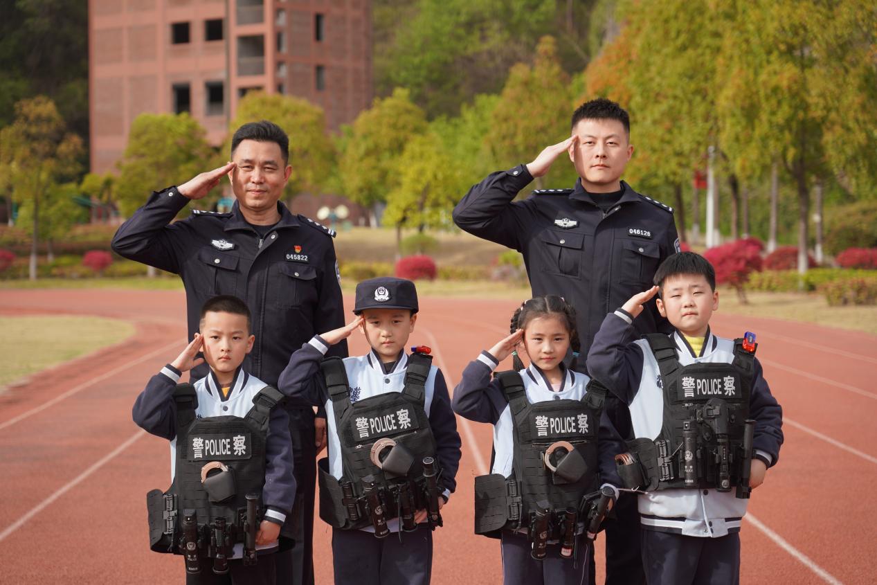 警心育童心 点亮少年梦 | 汉江实验学校开展“童心向党 萌娃探营”社会实践活动