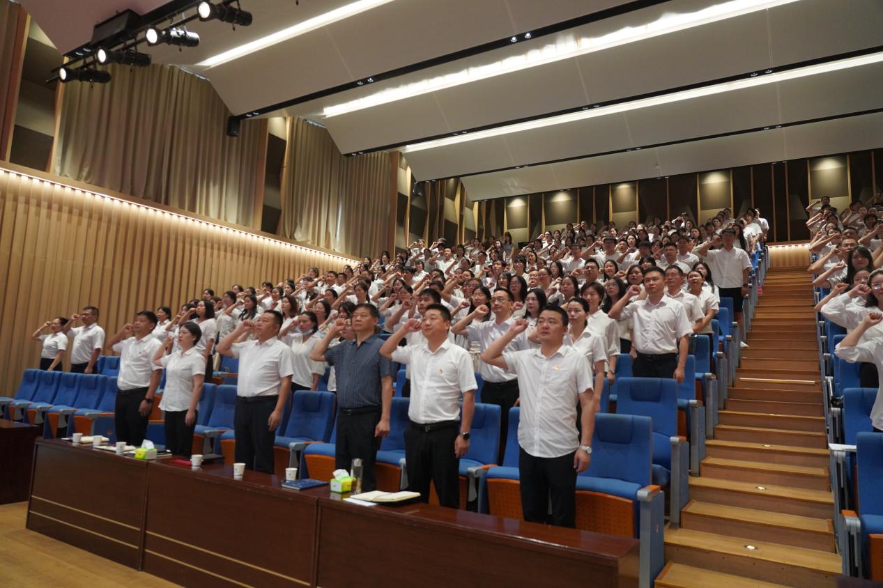 师德固本强校魂 素养赋能拓新程 | 我校开展2025-2026学年上学期教职工大会暨教师培训会