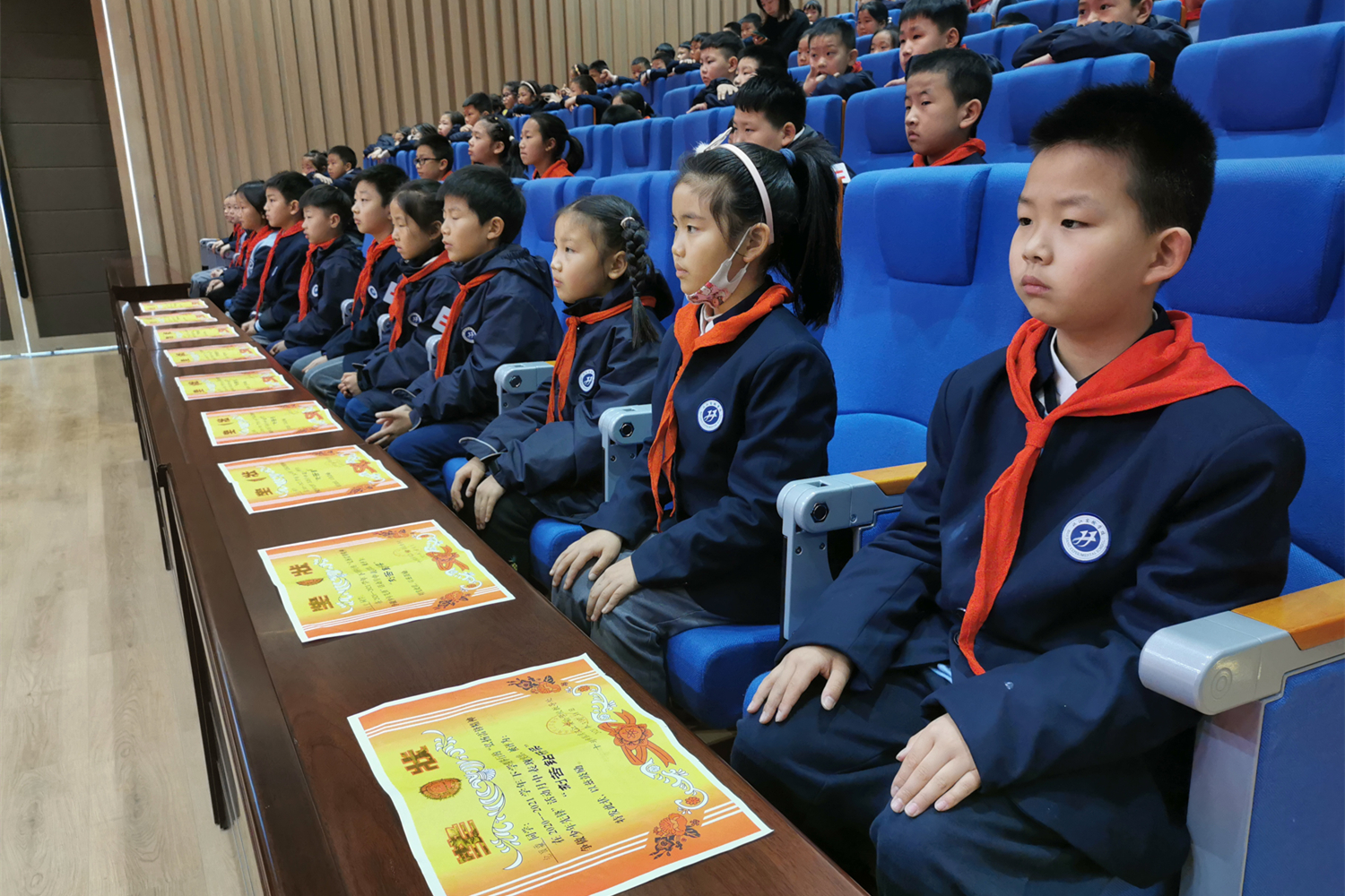 弘扬雷锋精神，争做少年先锋——暨小学月考总结表彰大会